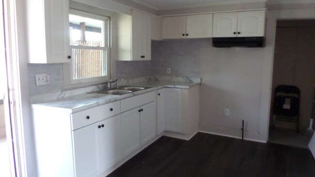 Foto del edificio - 221 5th Street, Unit 1