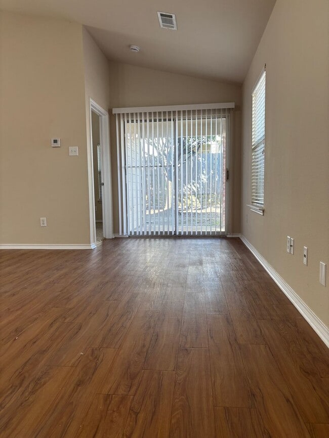 Building Photo - 4/2/2 EMISD