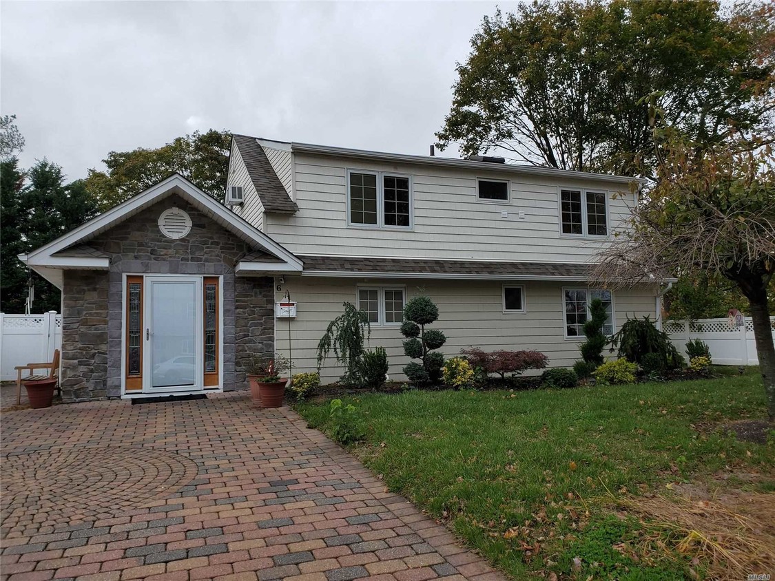 Primary Photo - 6 Bunker Ln