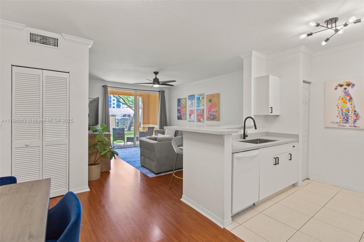 Foto principal - 6831 SW 44th St