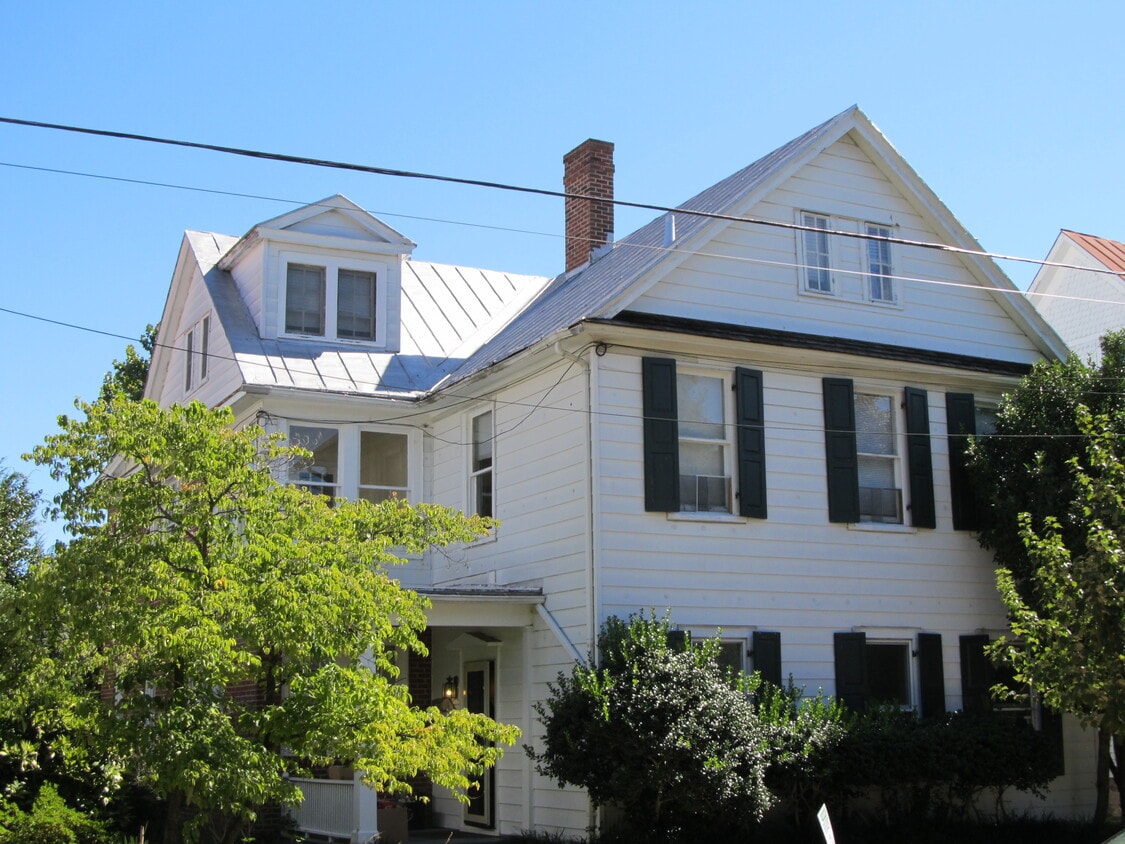 705 Prince Edward St Unit 5, Fredericksburg, VA 22401 Apartments in