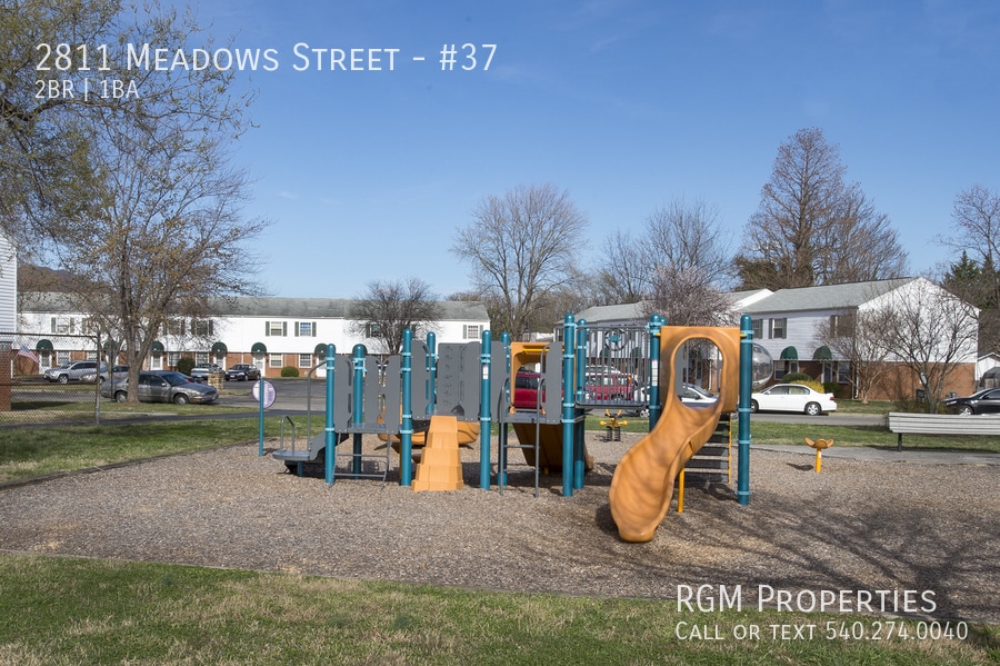 Building Photo - 2811 Meadows St NW
