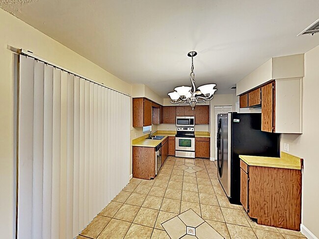 Building Photo - 250 Crestview Dr