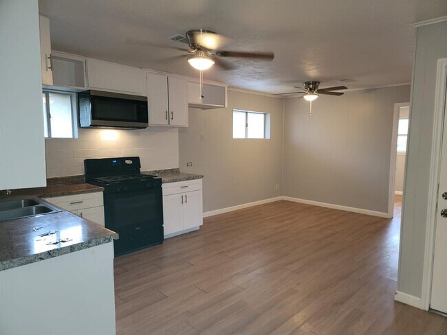 Building Photo - 311 San Jacinto St