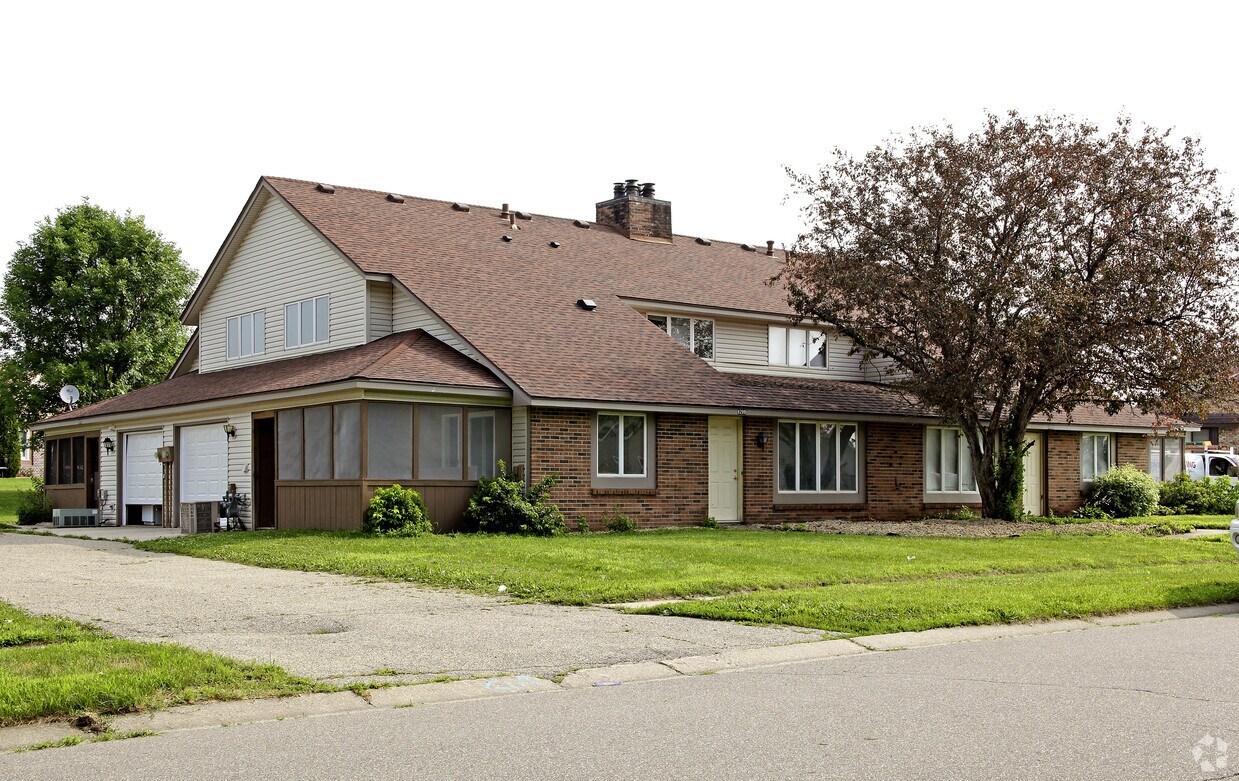 Primary Photo - 8295 144th St W