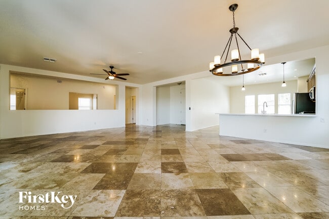 Foto del edificio - 5508 W Red Racer Dr