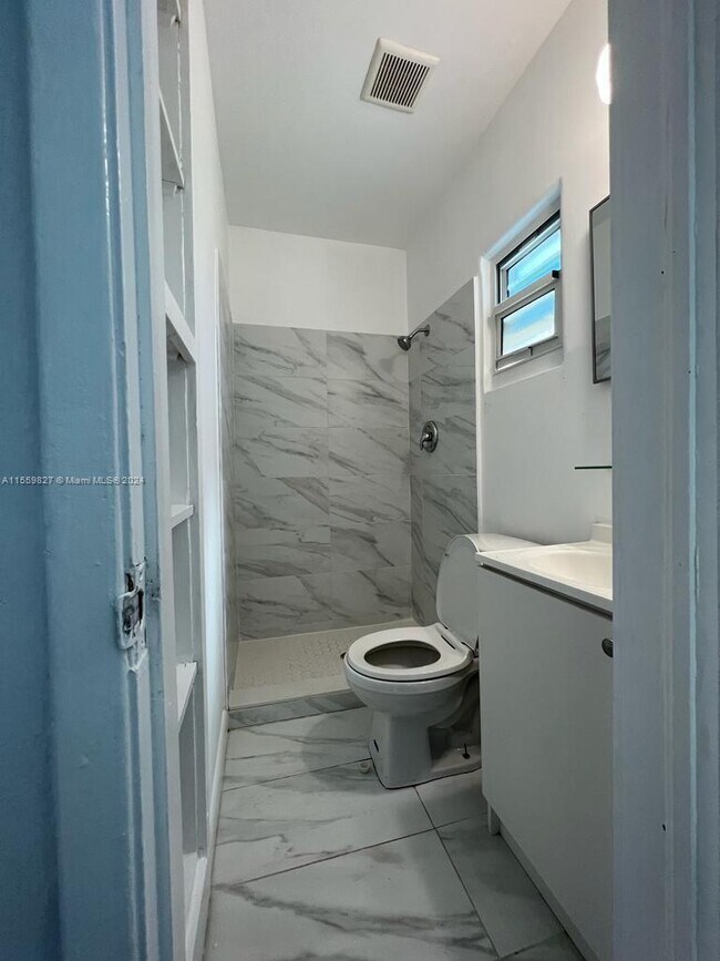 Foto del edificio - 4616 SW 33rd Ave