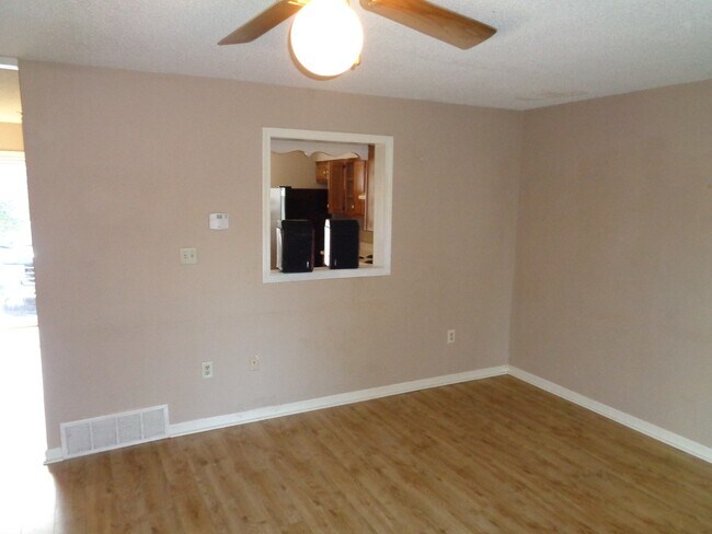 Building Photo - 518 Creekwood Cir S, Southaven, MS