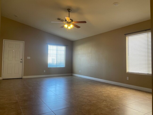 Foto del edificio - Great 1 story home, 3brs, 2bth, 2cg