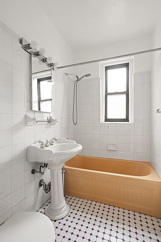 Foto del edificio - 35-30 73rd St