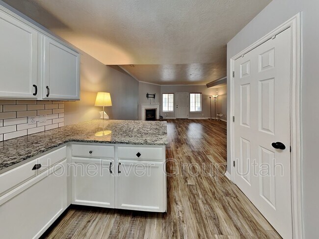 Building Photo - 379 E 600 S