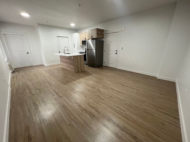 Building Photo - 404 E 5600 S