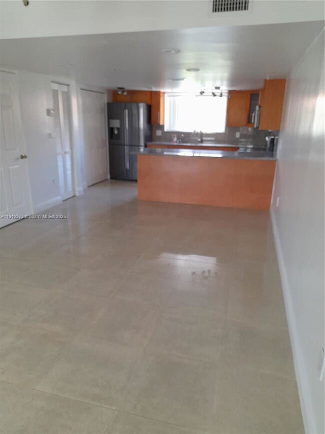 Foto del edificio - 551 NW 82nd Ave