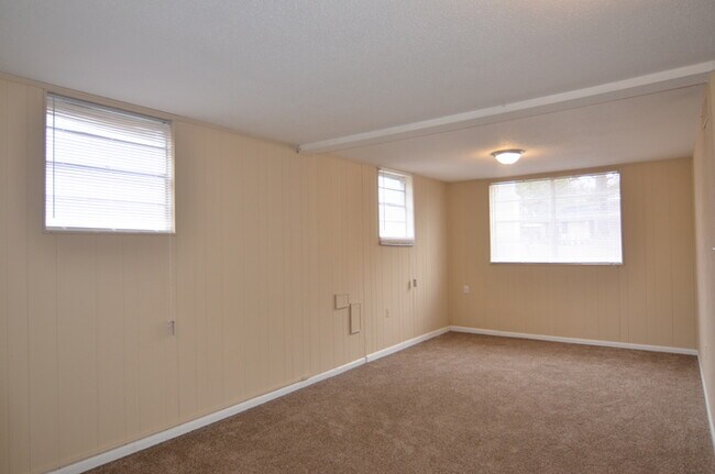 Building Photo - Beautiful Conrex Home! Available Now!