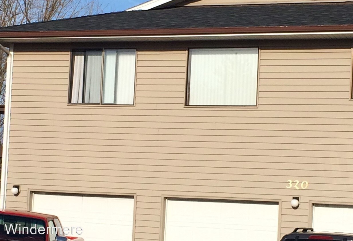 Foto principal - 325 SW Clarkson Ct