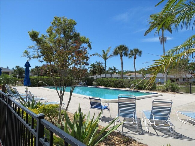 Foto del edificio - 7193 W Country Club Dr N