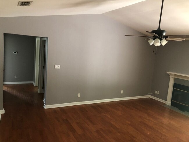 Building Photo - 3/2 in Settlers Springs