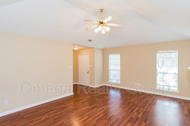 Foto del edificio - 118 Cedar Bend Dr