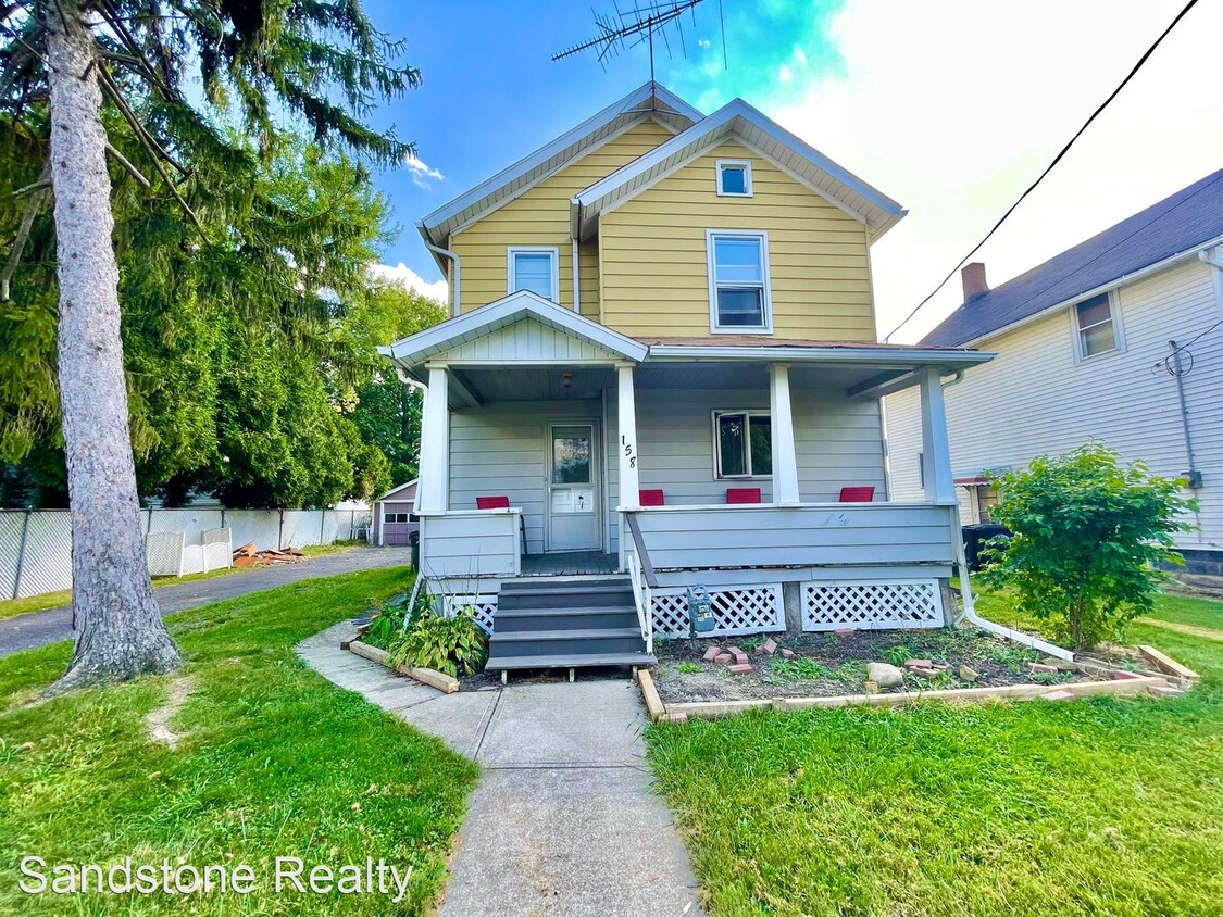 Foto principal - 4 br, 2 bath House - 158 Spruce St