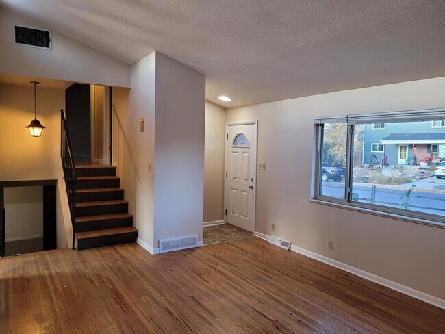Building Photo - 5942 Taft Street