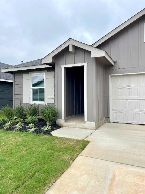 Building Photo - 320 Yosemite Dr