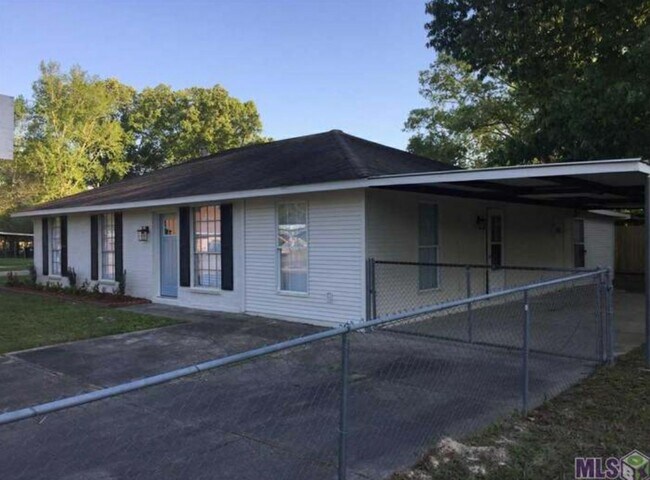 Building Photo - 16668 Mockingbird Ln