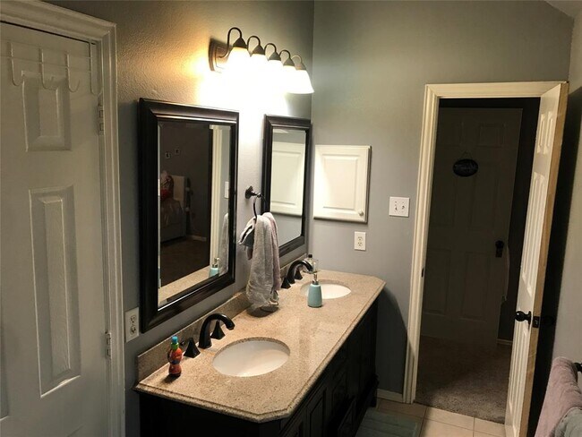 Building Photo - 1416 Briar Meadow Dr