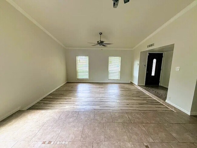 Foto del edificio - 5024 Middleton Cir