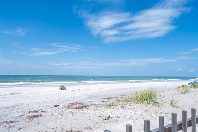 Foto del edificio - 14300 Gulf Blvd
