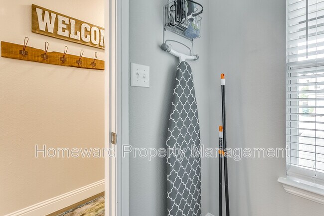 Foto del edificio - 3813 Huntington Dr
