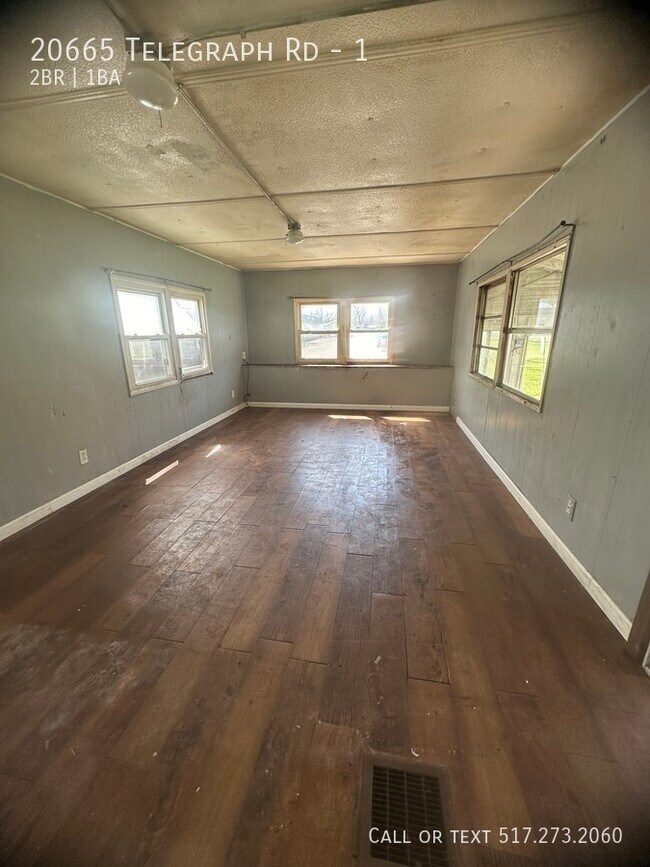 Building Photo - 2 BED 1 BATH HANDYMAN SPECIAL MOBILE HOME