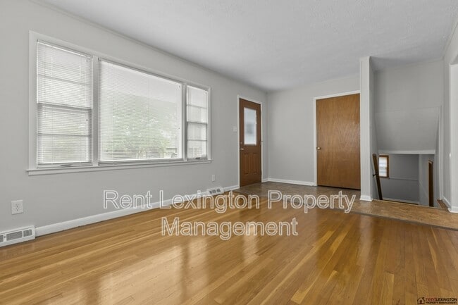 Foto del edificio - 2124 Violet Rd