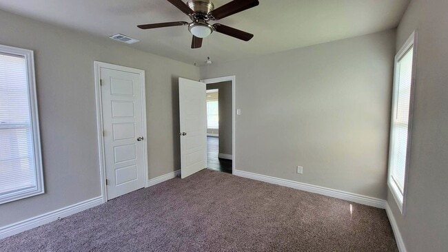 Building Photo - 4205 5th Ave