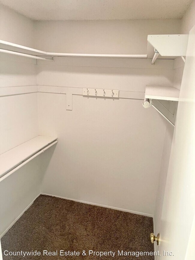 Building Photo - 3670 Avocado Village Ct