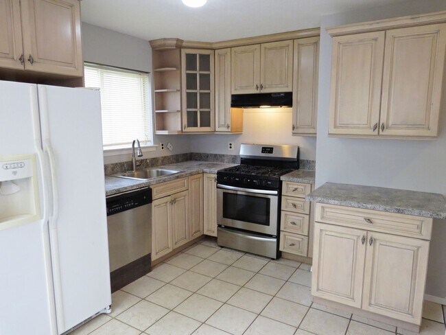 Building Photo - Expanded End Unit Condo