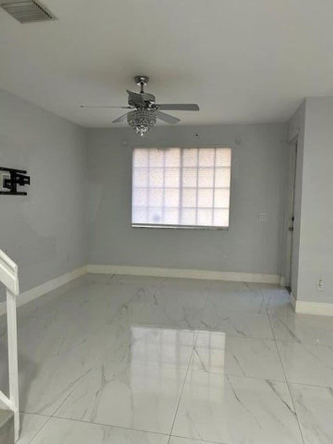 Building Photo - 1305 Lucaya Dr