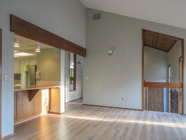 Building Photo - !! Gorgeous 3 bedroom Gresham home with be...