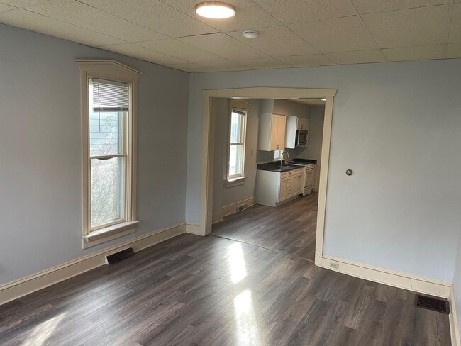 Foto del edificio - 146 E Main St