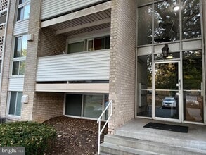 Building Photo - 5610 Bloomfield Dr