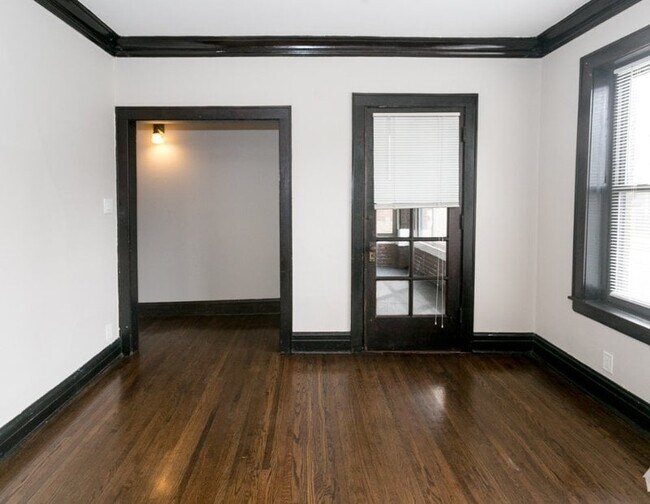 Foto del edificio - 3825 N Drake Ave