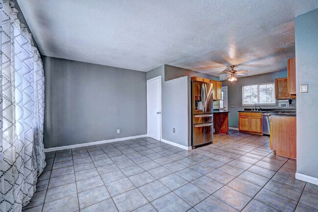Building Photo - 2801 Hall Ave