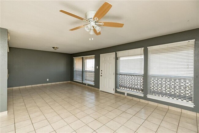 Building Photo - 14801 Compass St