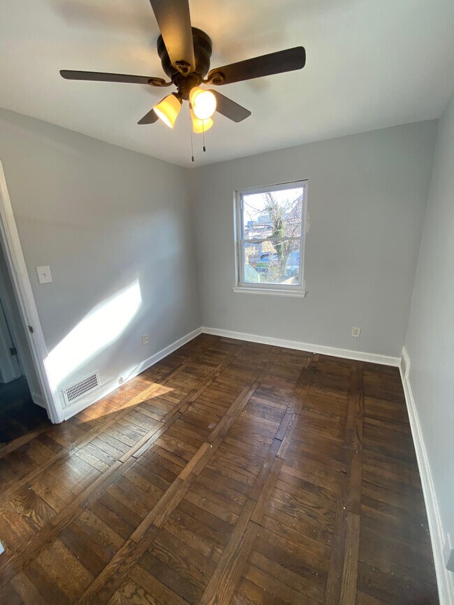 Bed 2 - 3210 9TH St S