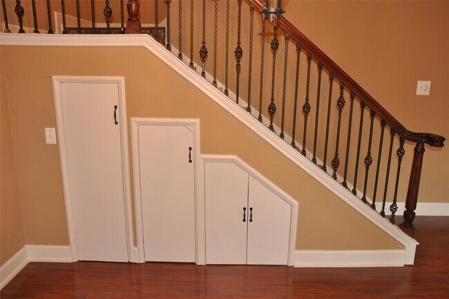 Building Photo - 2220 Bering Dr