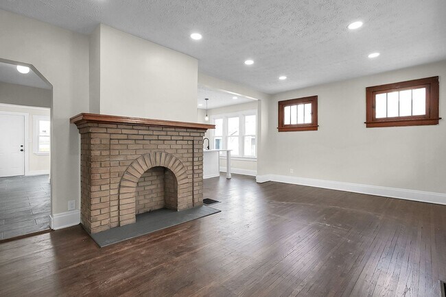 Building Photo - Coming Soon! Stunning 3-Bedroom, 2 Full Bath, 2 Half Bath Home in Southern Orchards