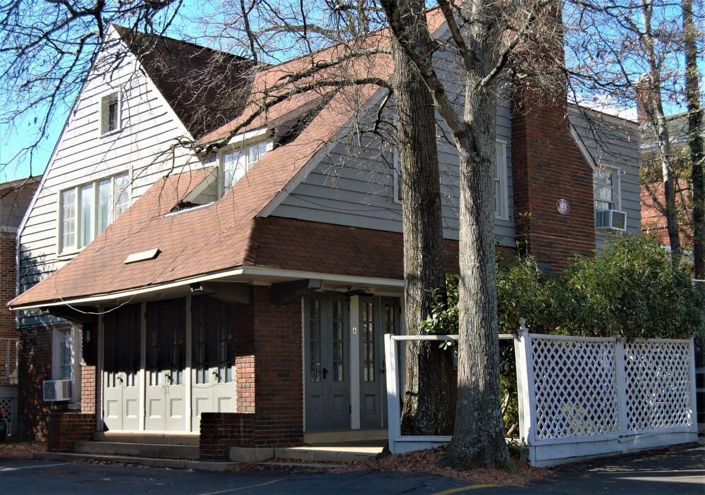 Primary Photo - 1703 University Blvd