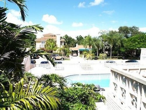 Foto del edificio - 1300 NE 3rd St