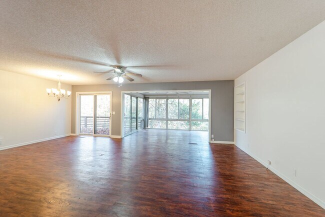 Foto del edificio - Beautiful 4 bedroom, 3 bathroom home on the East End of Hot Springs Village. Pets are considered ...