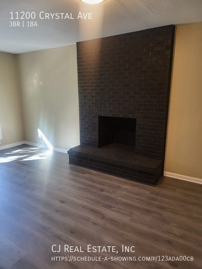 Foto del edificio - 11200 Crystal Ave