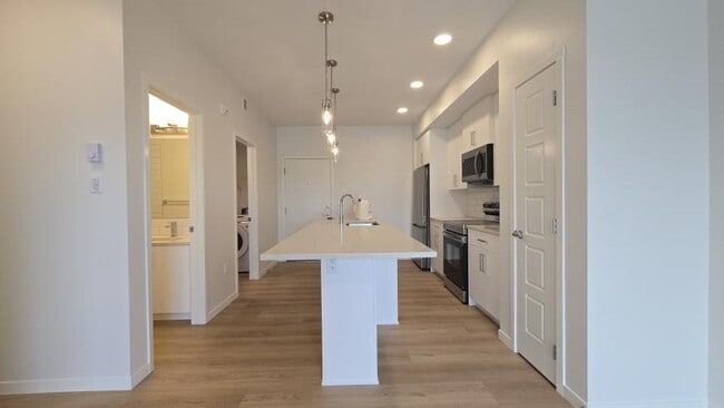 Photo du bâtiment - 1.0 bedroom in Calgary Alberta T3M 3X3